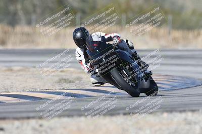 media/Dec-01-2025-Moto Forza (Mon) [[2daa91e15f]]/1-Advanced Group/Session 3 (Turn 3)/